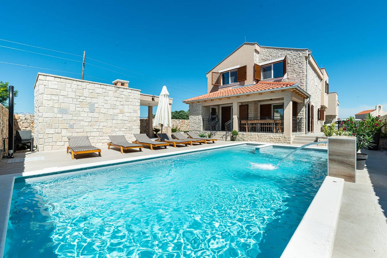 Casa vacanza a Zara a partire da 359€ a notte