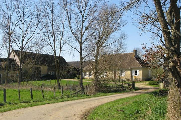 Gîte pour 6 personnes, avec jardin à Rouperroux-le-Coquet
