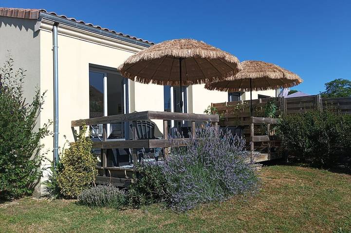 Location de vacances pour 6 personnes, avec jardin à Saint-Ciers-d'Abzac