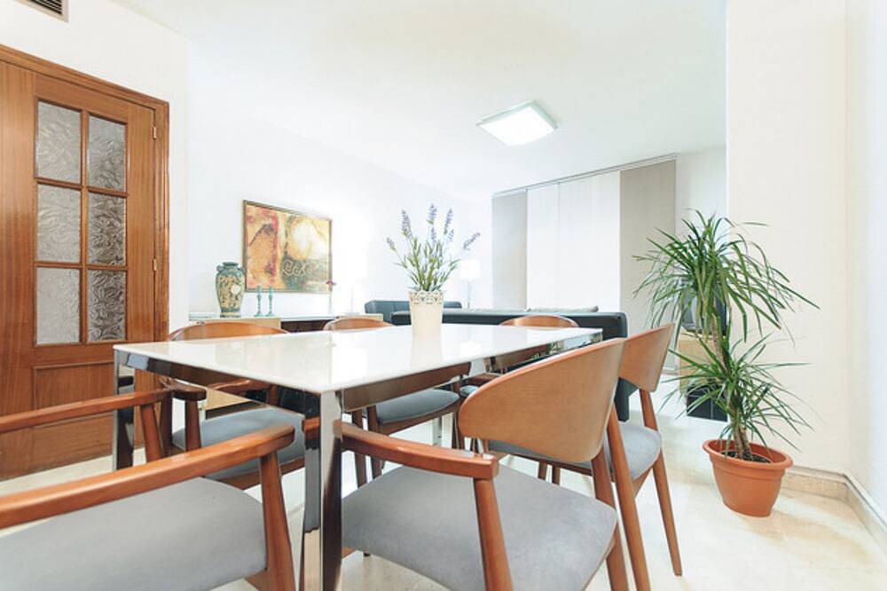 Entire apartment, Granada Center Comfortable + Parking + 2 Ba + 3 Br in Granada, Granada Province
