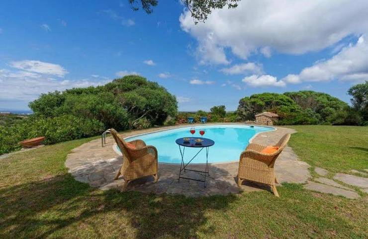 Villa per 8 persone, con Balcone e Terrazza nonché Giardino e Piscina a Santa Teresa Gallura