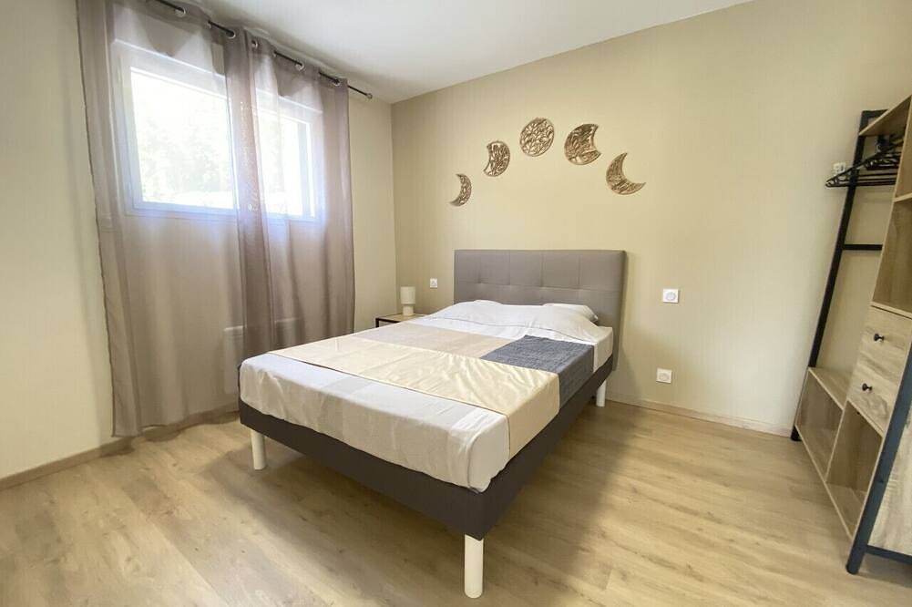 Great Villa Le Menhir – 4Br Lake & Terrace in Villefranche-de-Panat, Aveyron (desambiguación)