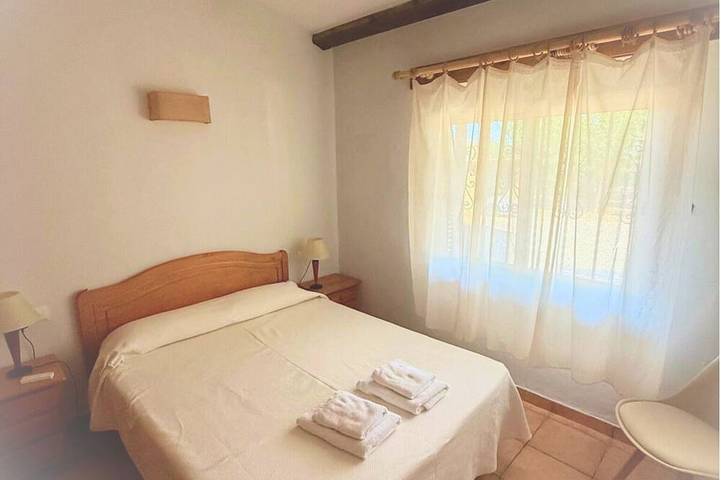 Chalet pour 4 personnes, avec piscine ainsi que balcon et jardin, animaux acceptés à L'Ametlla de Mar - 2