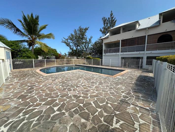 Gîte pour 2 personnes, avec piscine et bassin pour enfant ainsi que vue et jardin dans Plage de Trou d'eau - 2