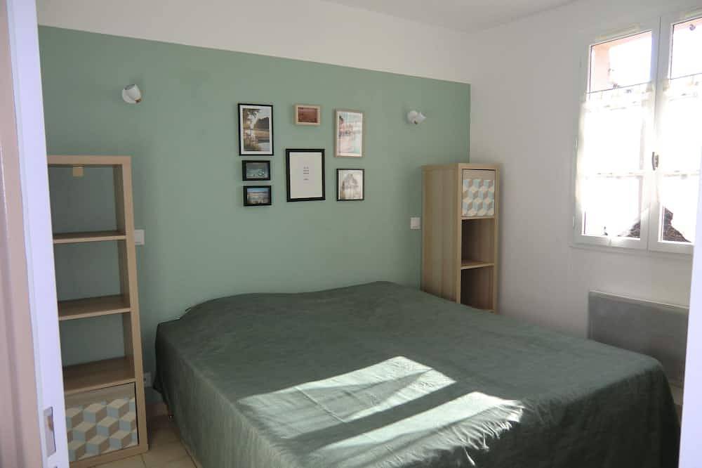 Entire apartment, T2 Classified 2 * Fenced And Secure Ground Floor Spa / Holidays in Gréoux-les-Bains, Verdon Regional Natural Park