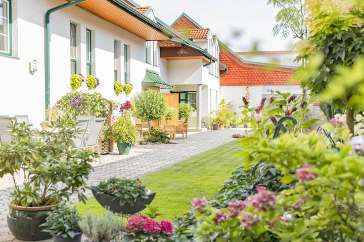 Ferienwohnung für 3 Personen, mit Balkon und Terrasse sowie Garten und Ausblick in Illmitz