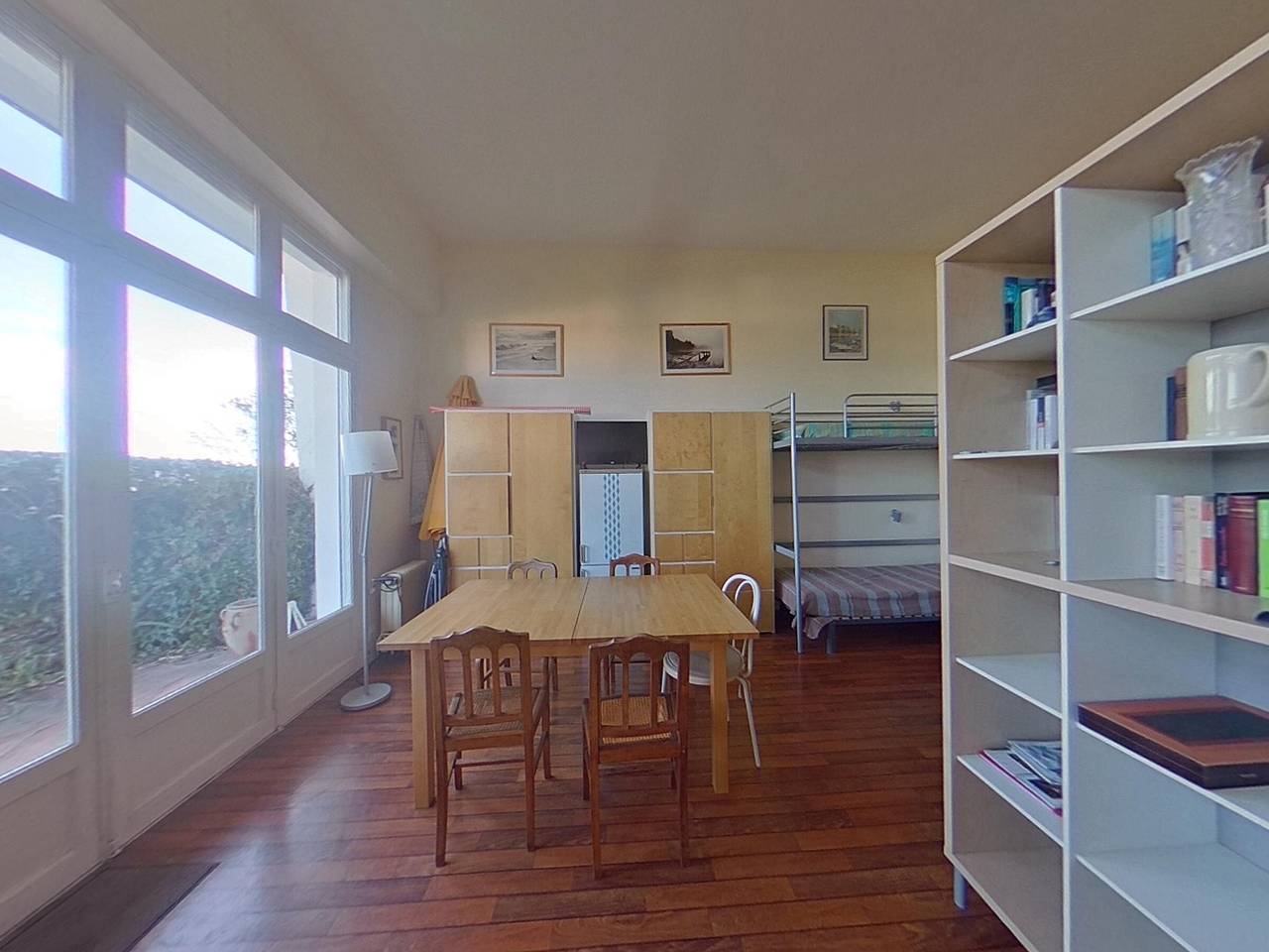 Entire apartment, Beachfront Apartment with Garden and Terrace - Le Pouliguen in Le Pouliguen, Côte d'Amour
