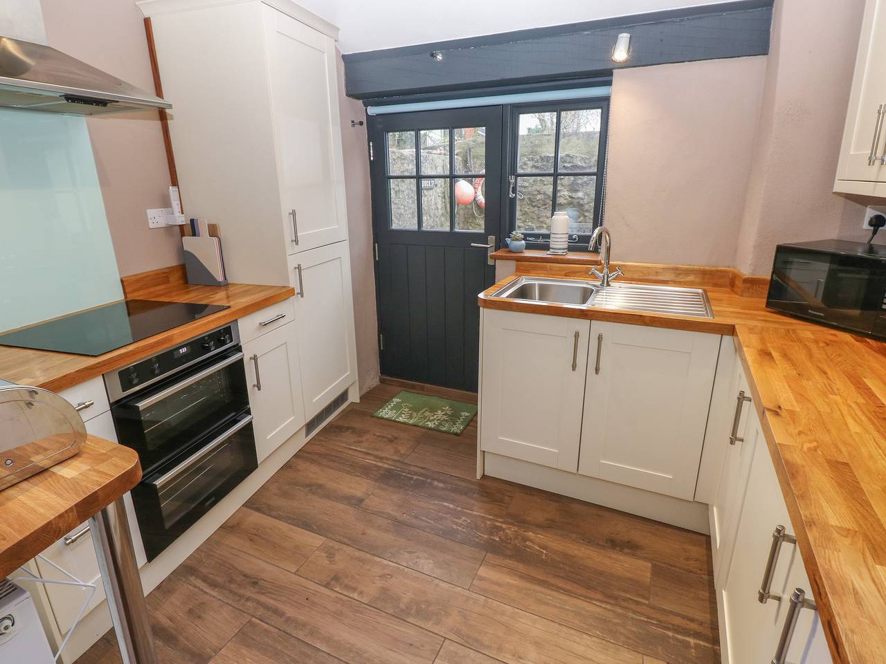 Stable Cottage in Pembroke, Pembrokeshire