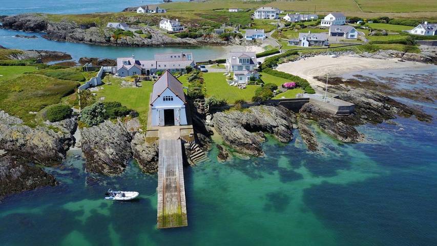 Holiday rental for 10 people, with Terrace and Garden in Rhoscolyn