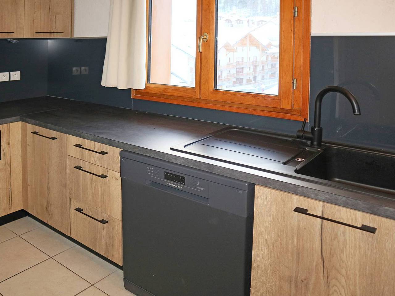 Entire apartment, Renovated duplex with pool, Wifi, pets allowed in Les Orres in Les Orres, Écrins National Park