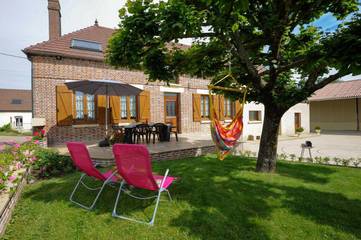 Gîte pour 10 personnes, avec jardin, adapté aux familles à Aix-en-Othe