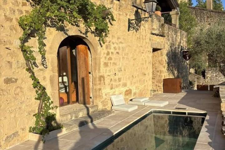 Location de vacances pour 4 personnes, avec jardin à Dio-et-Valquières