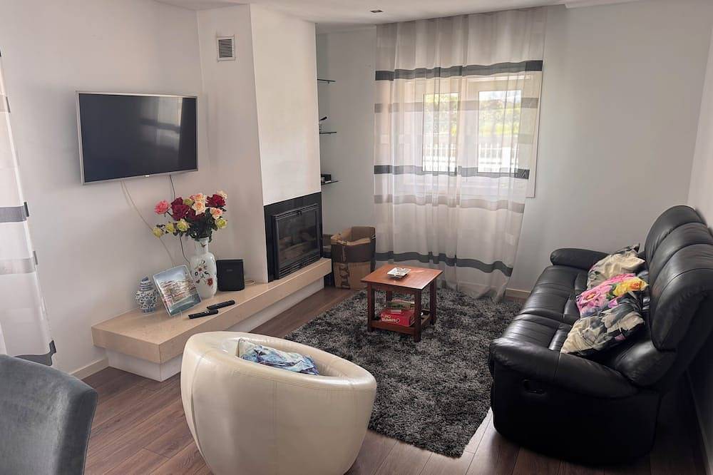 Cheerful house in the center of Vila da Tocha in Tocha, Distrito de Coimbra