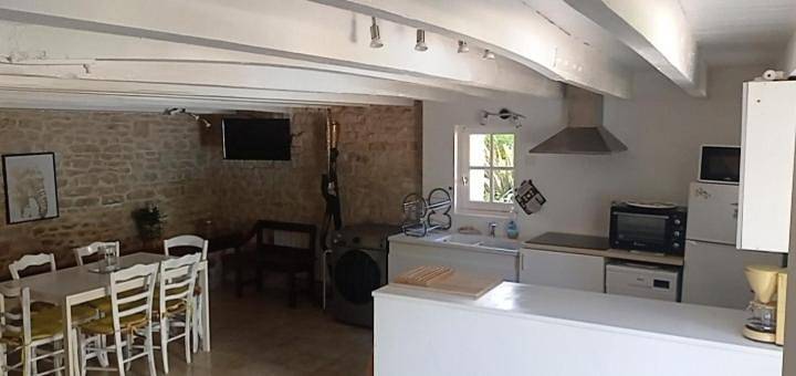 Gîte pour 4 personnes, avec Jardin ainsi que Piscine et Vue à Coulonges-sur-l'Autize