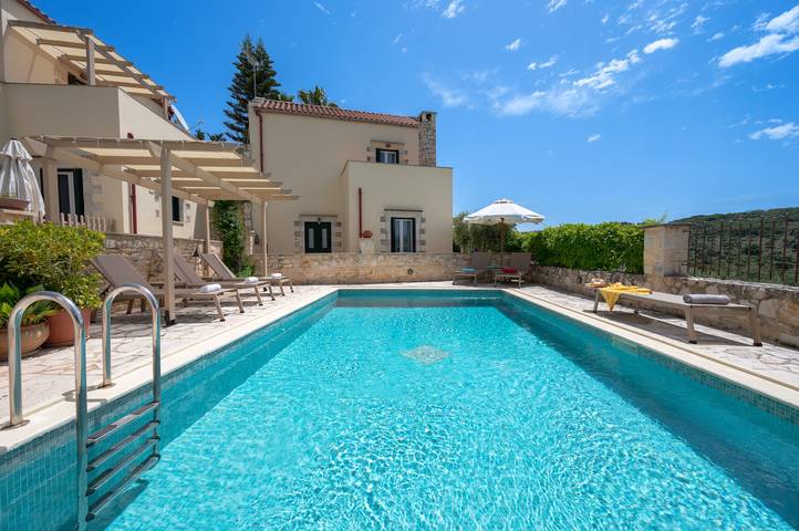 Location de vacances pour 5 personnes, avec piscine et jardin dans Vámos - 2