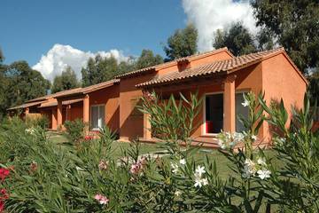 Hôtel pour 3 personnes, avec jardin à Ghisonaccia