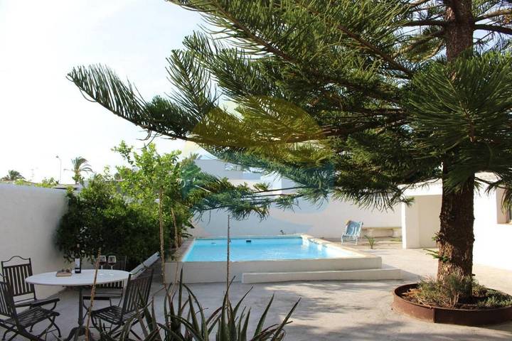 Location de vacances pour 7 personnes, avec terrasse ainsi que piscine et jardin à Amposta - 4