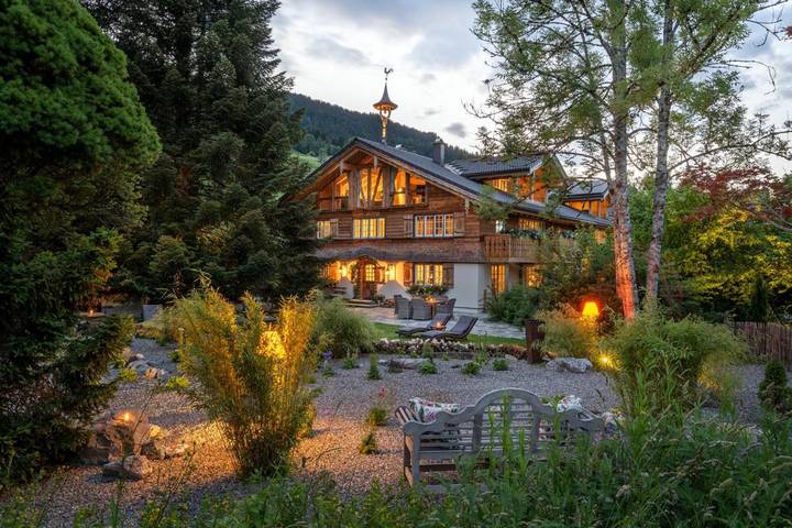 Gîte pour 2 personnes, avec Balcon et Terrasse ainsi que Jardin et Piscine à Oberstdorf