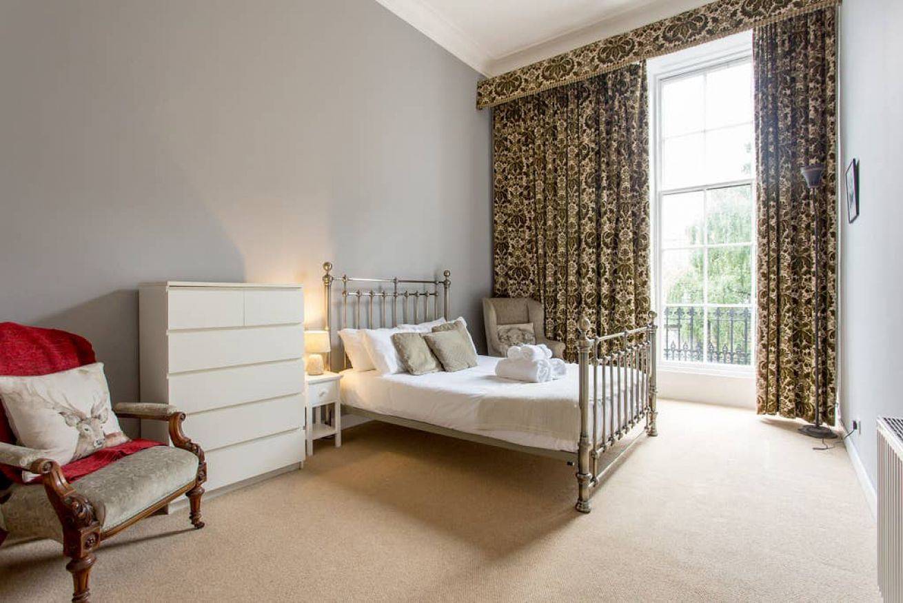 Entire apartment, Spacious Apartment in Edinburgh's New Town in Edinburgh, Edinburgh and Lothian