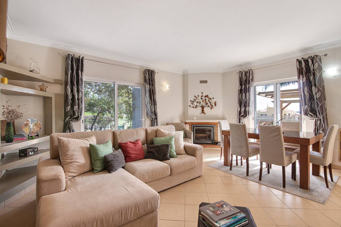 Casa de Férias 'Casa Das Buganvilias' com Vista para a Montanha, Terraço Privado e Wi-Fi in Loulé (São Sebastião), Distrito de Faro