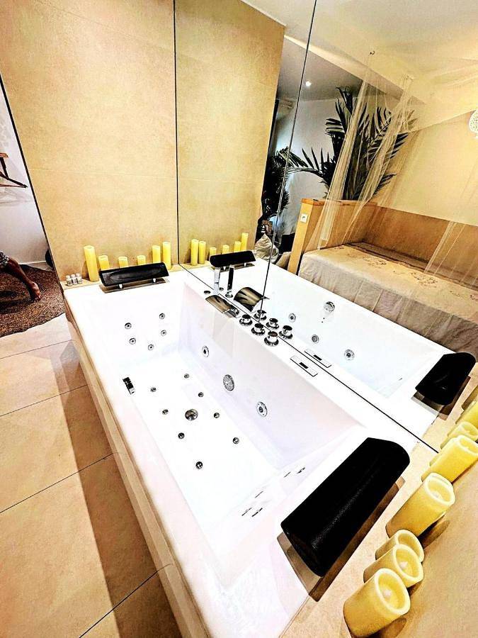 Gîte pour 2 personnes, avec Jacuzzi dans Plage Magnan - 2