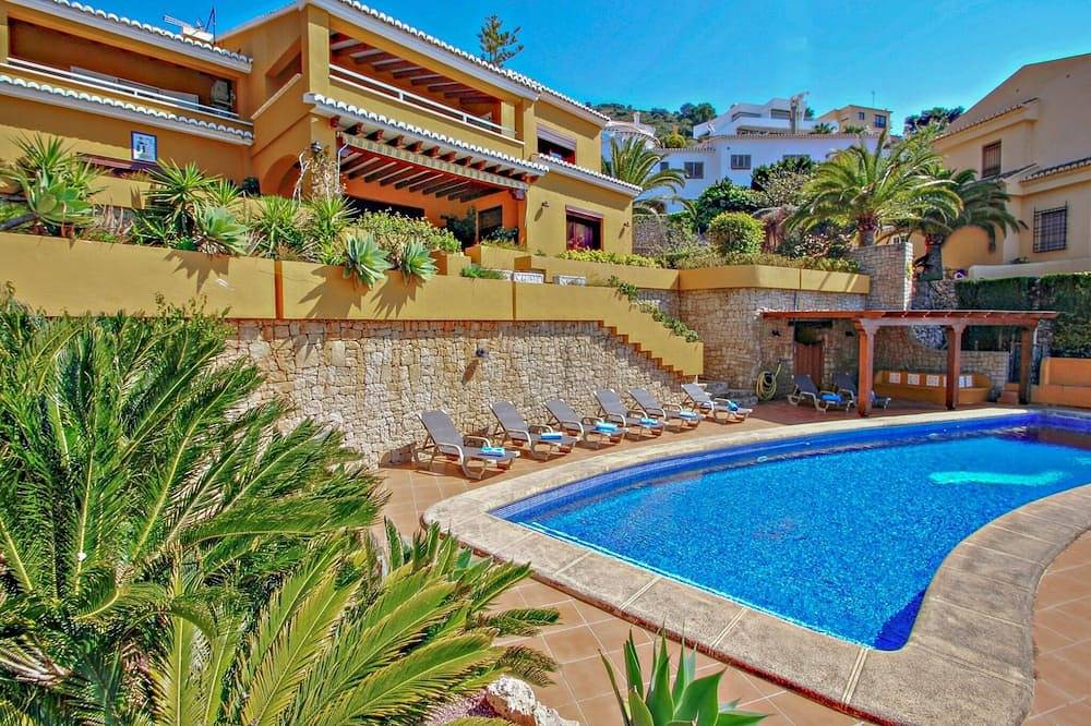 El Portet - beachfront holiday home with private pool in Moraira in Cala El Portet, Teulada (Spain)