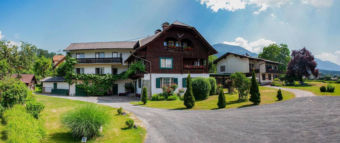 Ferienwohnung für 2 Personen, mit Terrasse und Garten sowie Seeblick und Ausblick in Seeboden