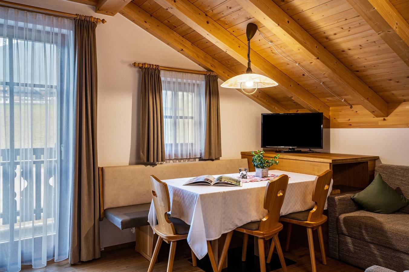 Appartamento intero, Appartamento 'Feldererhof Apt Almenblick' con vista sulle montagne, giardino in comune e Wi-Fi in Monti del Villgraten, Valle di Casies