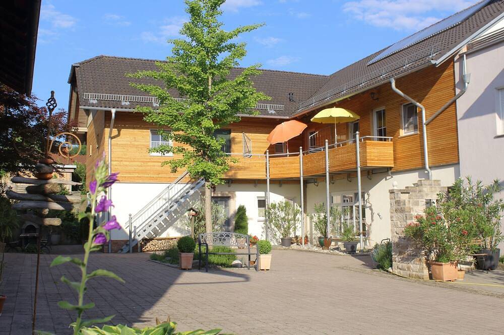 Ganze Wohnung, Komfortable 3-Zimmer-Ferienwohnung\" Hibiscus\" in Triftern, Ostbayern