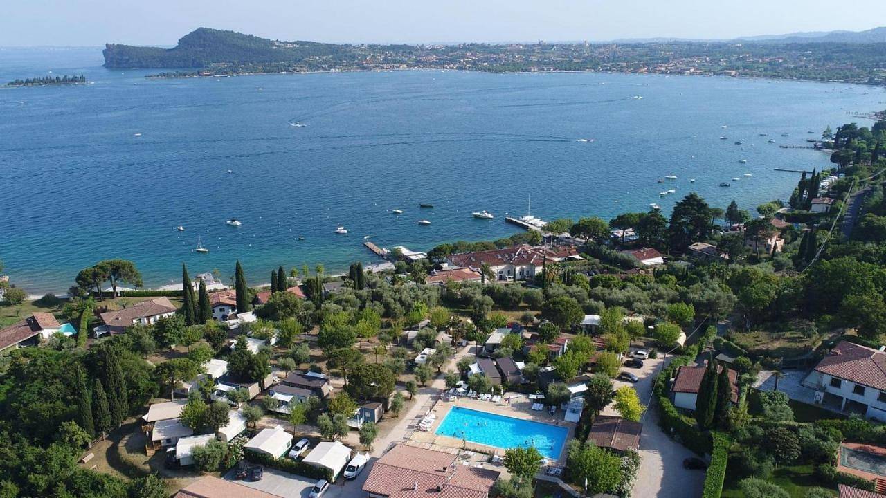 Vacanze Glamping Boutique in San Felice del Benaco, Gardasee-Berge