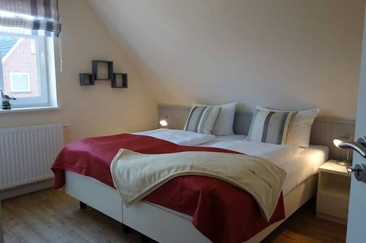 Dieses freistehende Haus mit großzügigem Grundstück in der Flurstraße 28 in Wyk, in Nordfriesische Inseln (Schleswig-Holstein) (Schleswig-Holstein), Wyk auf Föhr