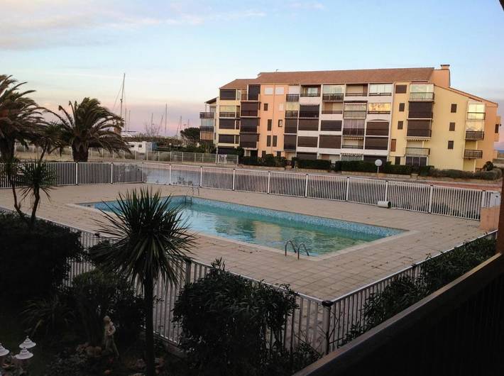 Appartement de vacances pour 4 personnes, avec vue et piscine ainsi que vue sur le lac et balcon
