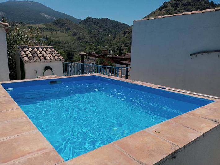 Casa rural para 4 personas, con piscina además de vistas y jardín, Se admiten mascotas en Monachil
