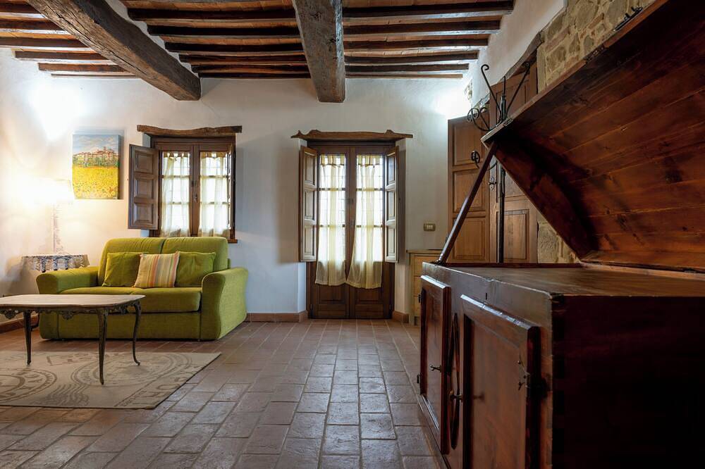 La casa de campo \"vocabolo Poggio del Pero\" se encuentra en Panicale in Panicale, Lago Trasimeno