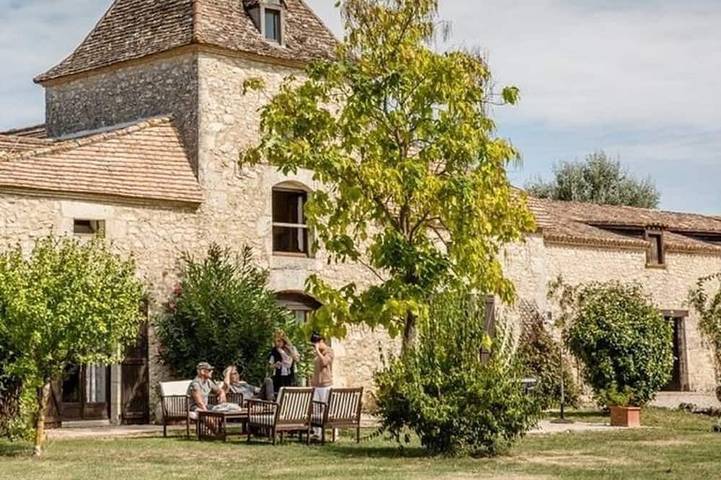 Gîte pour 5 personnes, avec jardin et piscine