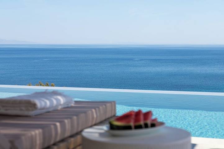 Villa for 14 people, with Terrace and Garden in Syros