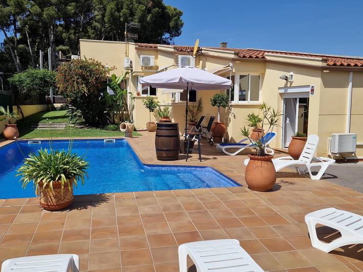 Apartamento para 8 personas, con jardín y piscina en Segur de Calafell