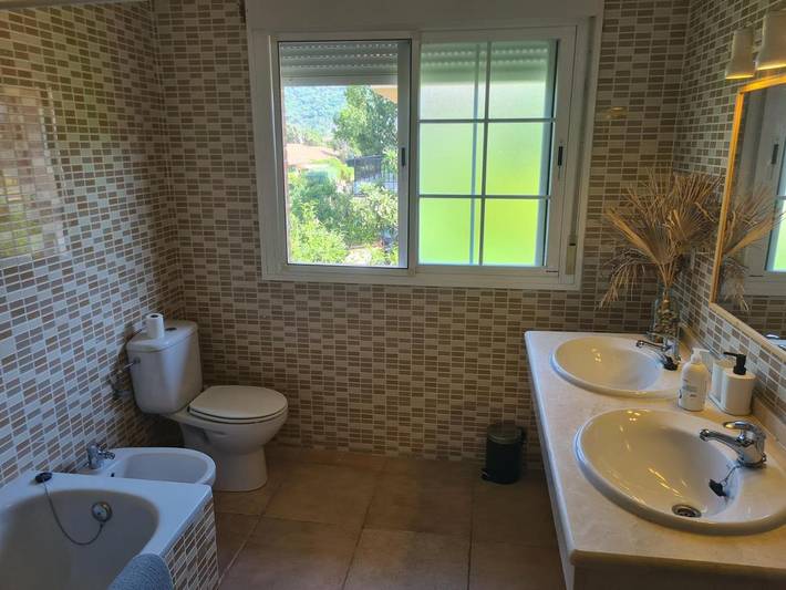 Location de vacances pour 6 personnes, avec vue et jardin ainsi que piscine et balcon à La Adrada - 2