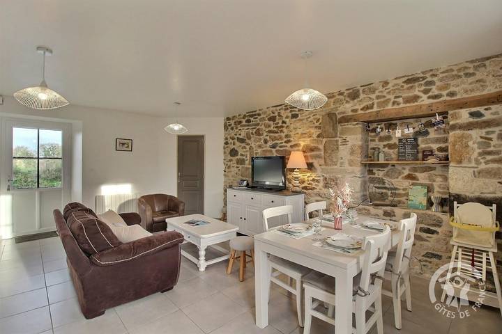 Gîte pour 4 personnes, avec jardin et terrasse, animaux acceptés à Ploubalay - 2