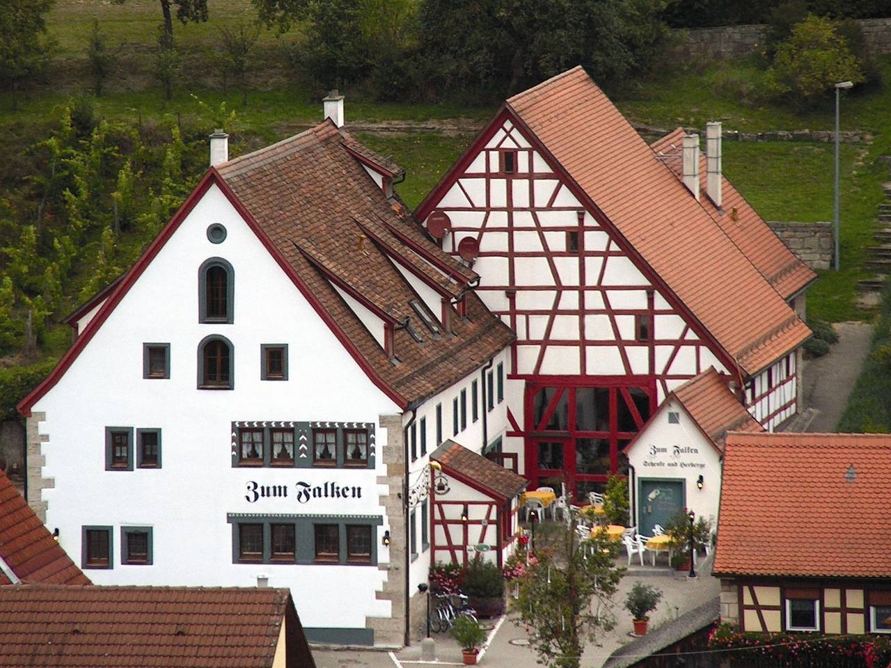 Landhaus Zum Falken - Großzügiges Doppelzimmer Komfort mit kostenfreiem Wlan in Adelshofen, Taubertal