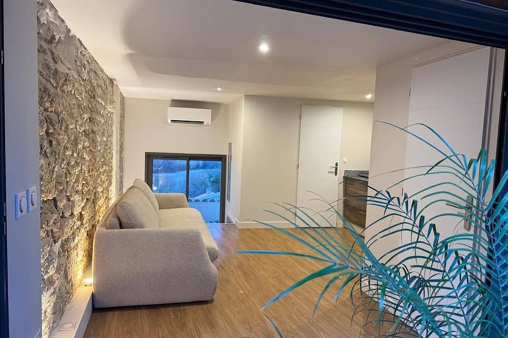 Apartamento entero, Superb renovated studio in medieval house with terrace and view of Thau lagoon in Balaruc-le-Vieux, Côte d'Améthyste