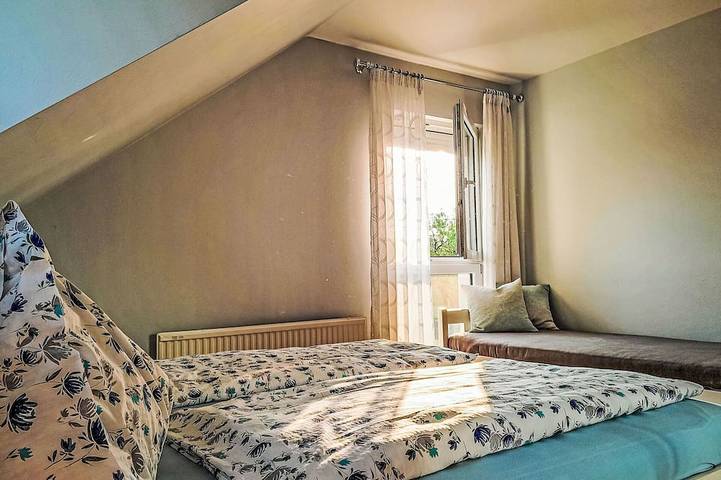 Atemberaubendes alleinstehendes Ferienhaus für 8 Leute mit  W-Lan, TV und Terrasse in Karawanken und Bachergebirge, Finkenstein am Faaker See