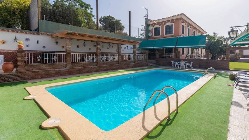 Casa rural para 8 personas, con balcón/terraza y piscina, Se admiten mascotas en Vélez-Málaga