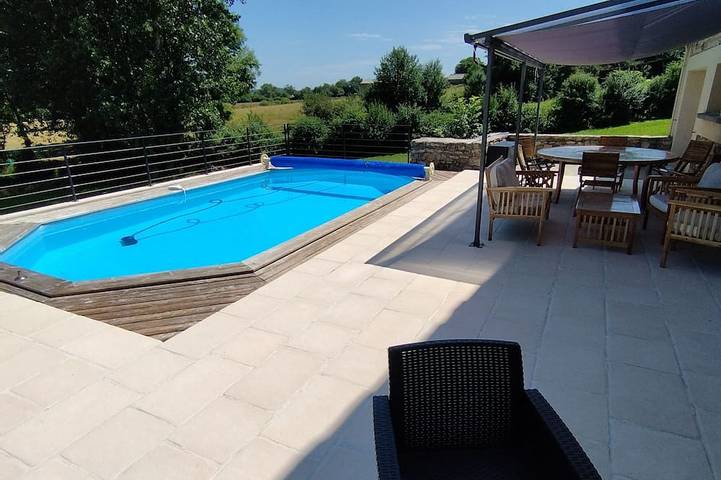 Location de vacances pour 10 personnes, avec jardin et terrasse à Anglars-Saint-Félix