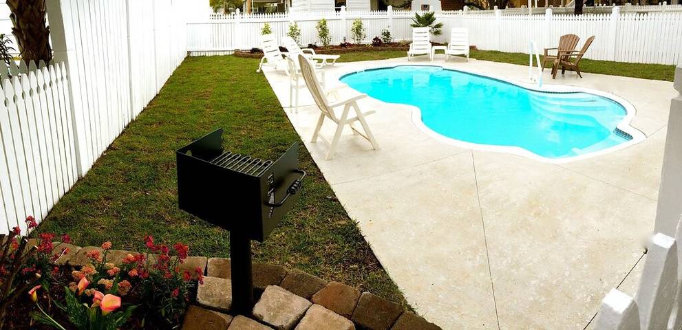 Vacation house for 16 people, with balcony and hot tub in Surfside Beach