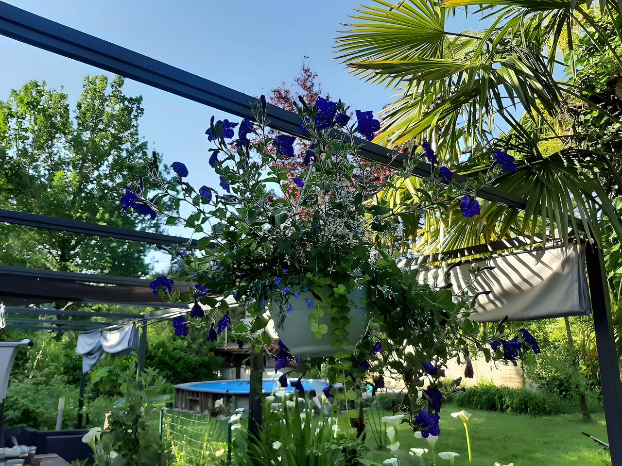 Habitación de huéspedes independiente con opción de mesa y espacio de descanso in Pessac, Región de Burdeos
