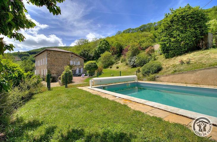 Gîte pour 12 personnes, avec Terrasse et Jardin ainsi que Piscine et Vue à Vauxrenard