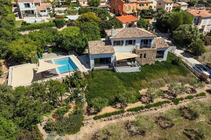 Location de vacances pour 8 personnes, avec balcon et jardin dans Plage Coupereau