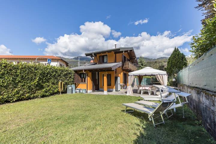 Vacation rental for 4 people, with yard, with pets in Lago Maggiore