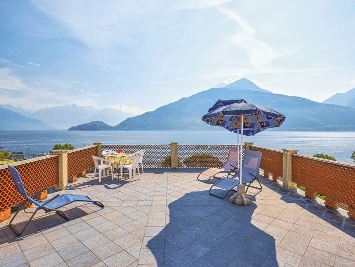 Ferienwohnung für 6 Personen, mit Balkon und Terrasse sowie Seeblick in Calozzo